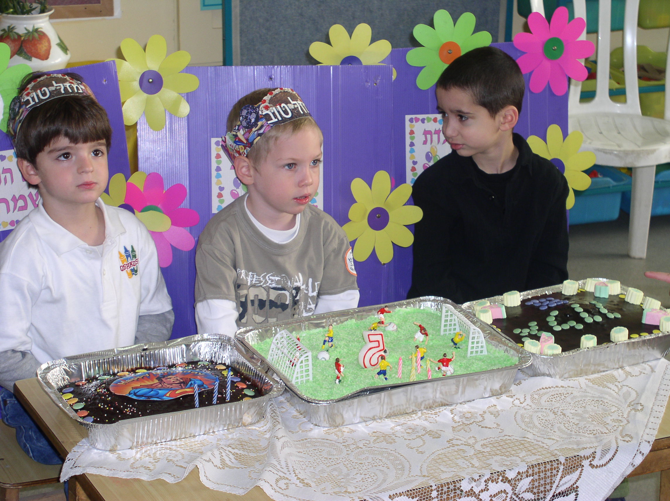 יום הולדת לדור בגן מיכל (מימין: אלון, דור ועידו)